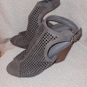 Women's Indigo Ankle Strap Wedge Open Toe Sandles Size 8M